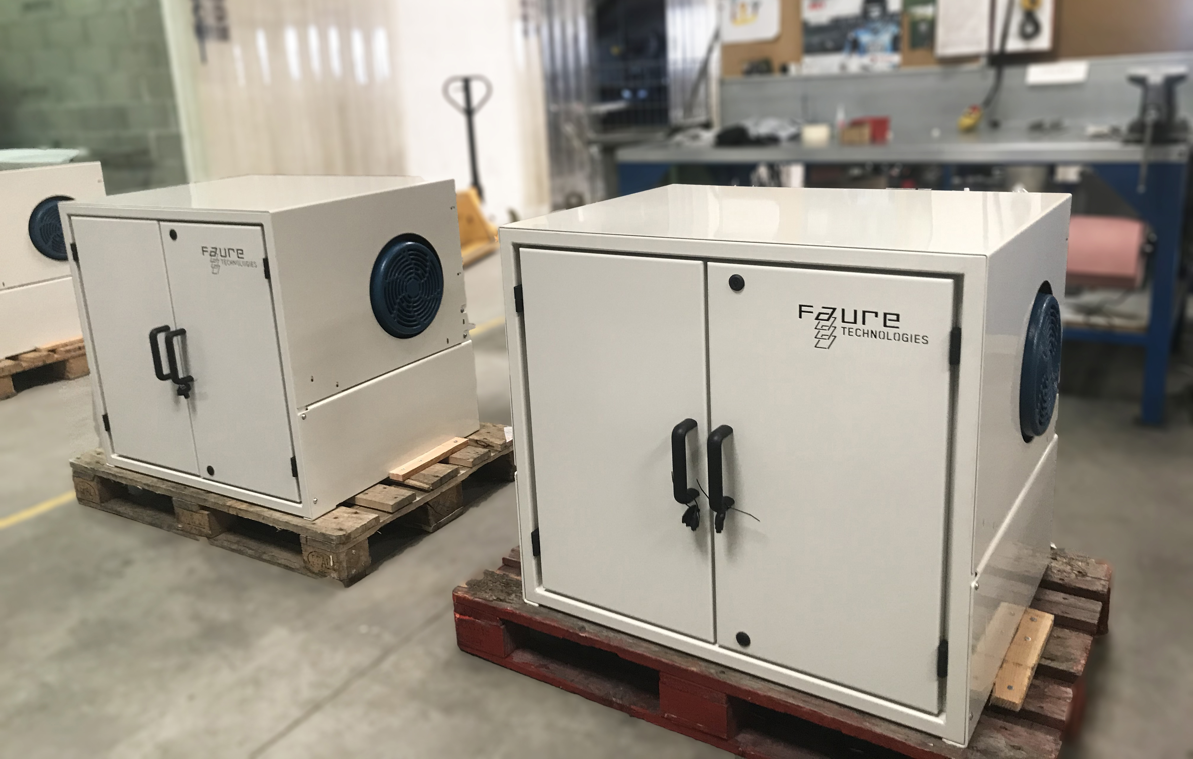 Centrales hydrauliques compactes pour la translation et le basculement de convoyeurs béton