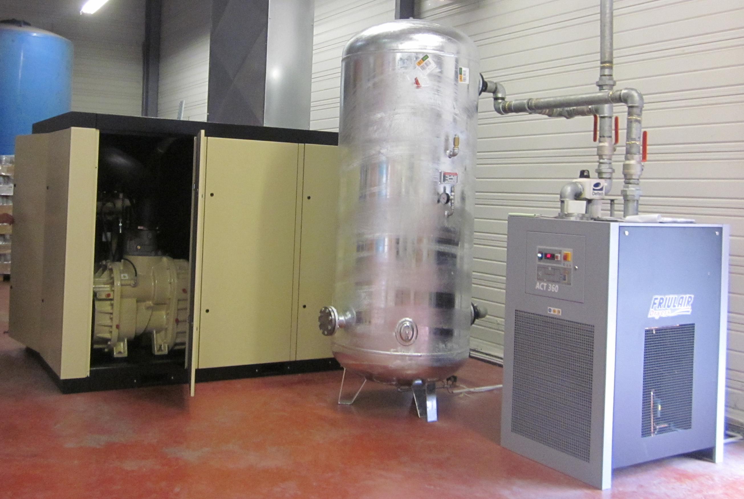 Compresseur, cuve et sécheur d'air installés sur site